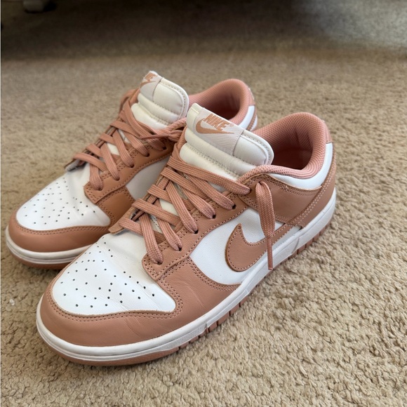 Nike dunks - Picture 1 of 8